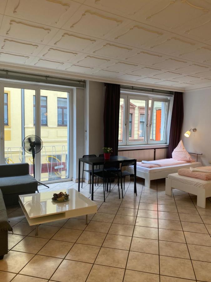 Central Shared Apartment, Friesenplatz Кёльн Экстерьер фото