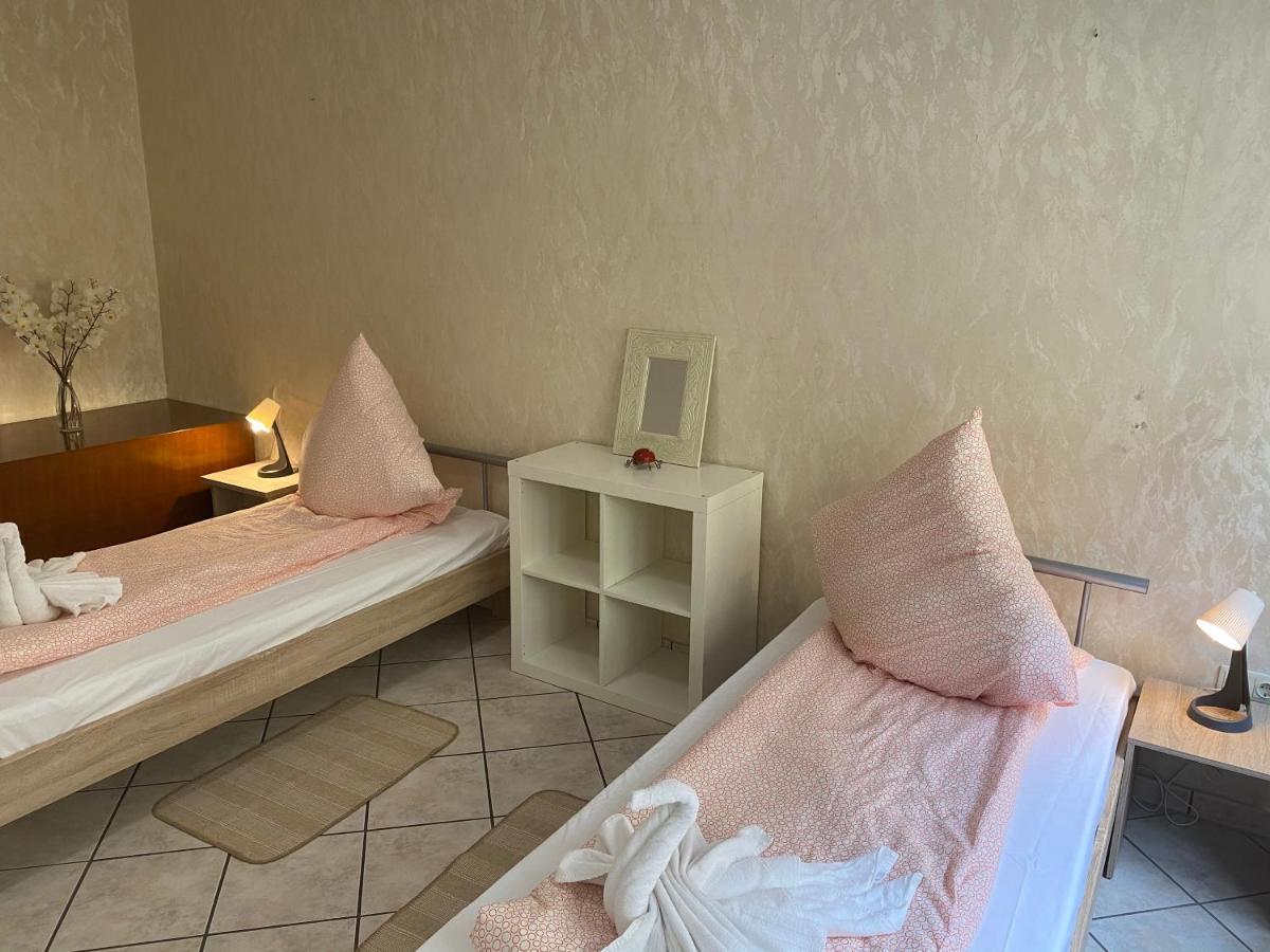 Central Shared Apartment, Friesenplatz Кёльн Экстерьер фото